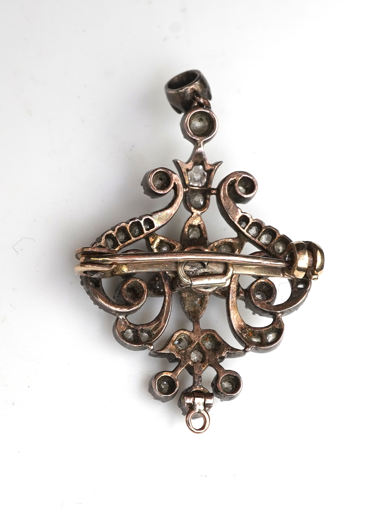 A late Victorian diamond brooch/pendant, circa 1900